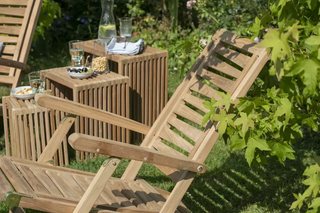 BL02129_Gartenmoebelset_Teak_Deckchair_ZickZack_Beistelltisch_3er_Set (9)